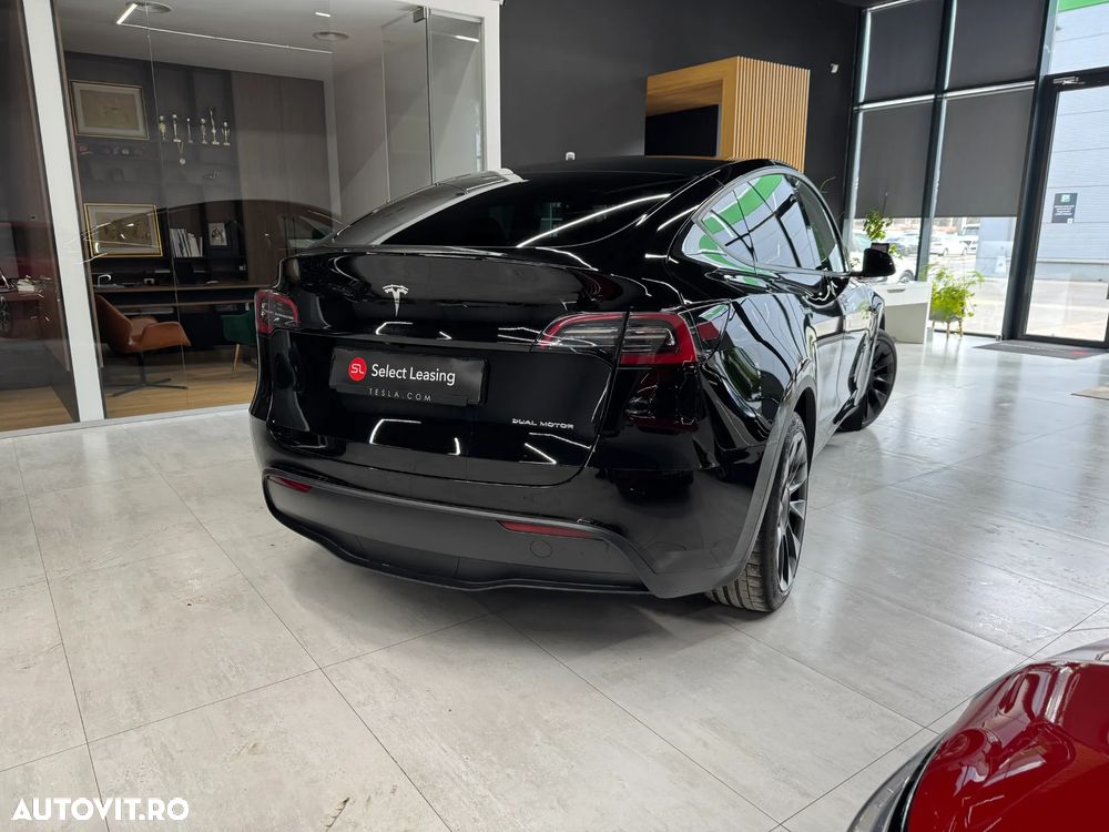 Tesla Model Y - 2