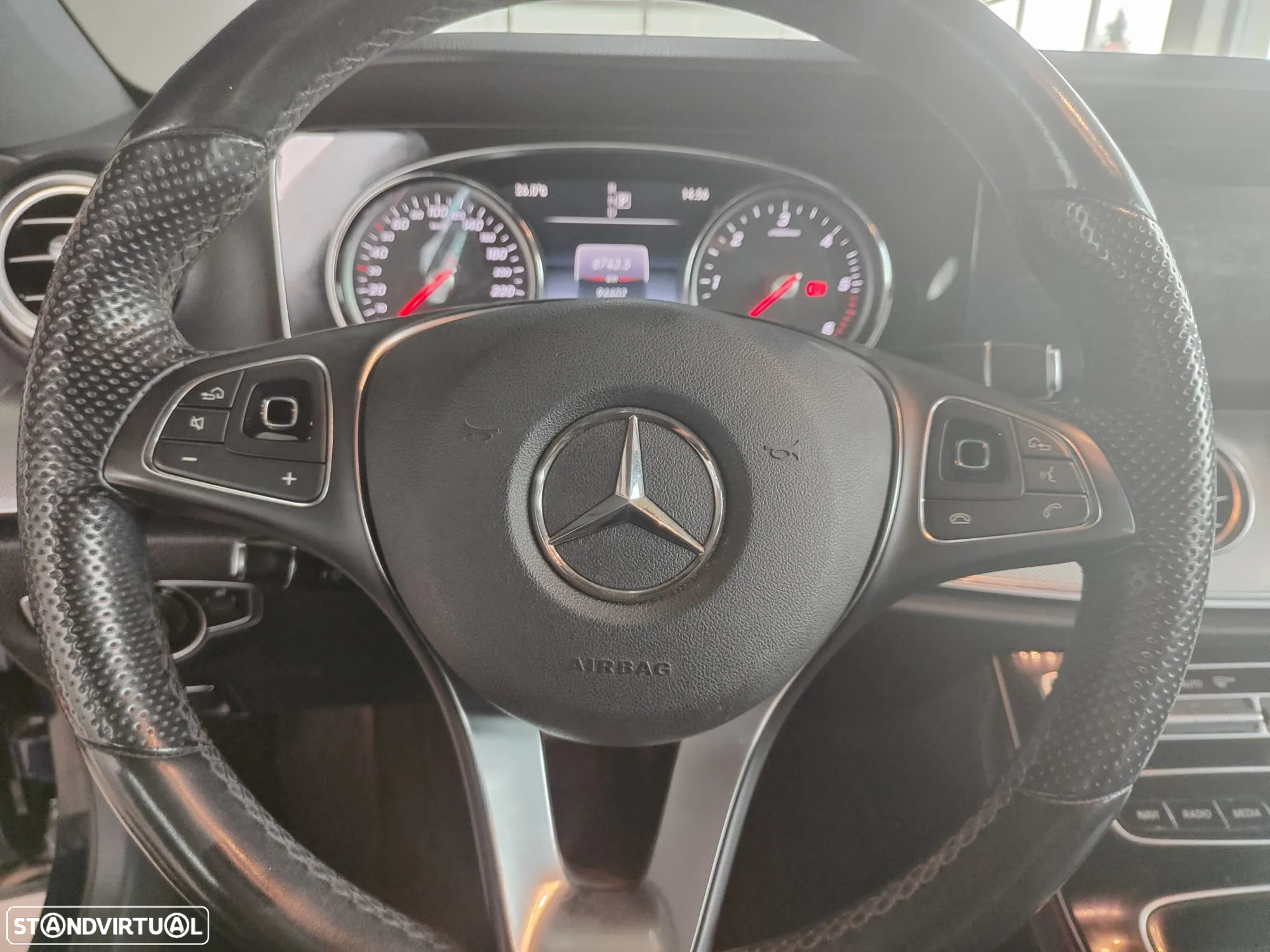 Mercedes-Benz E 220 d AMG Line - 27