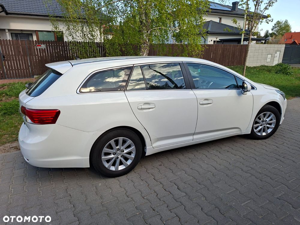 Toyota Avensis 2.0 Style - 5