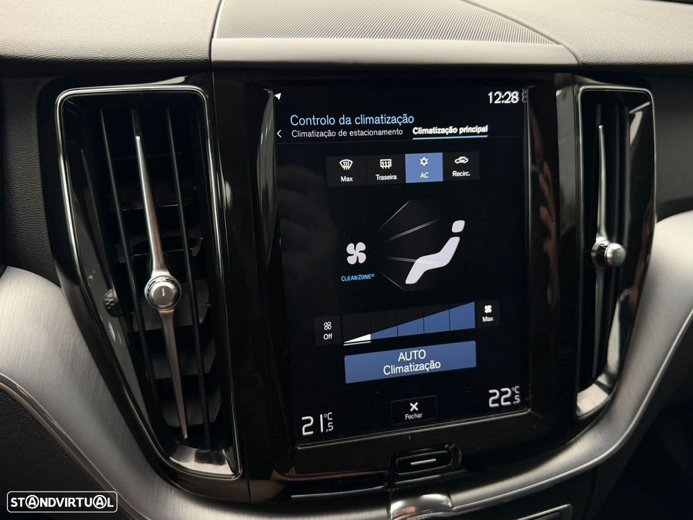 Volvo XC 60 2.0 D4 Momentum Geartronic - 36