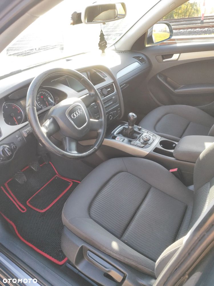 Audi A4 Limousine - 16