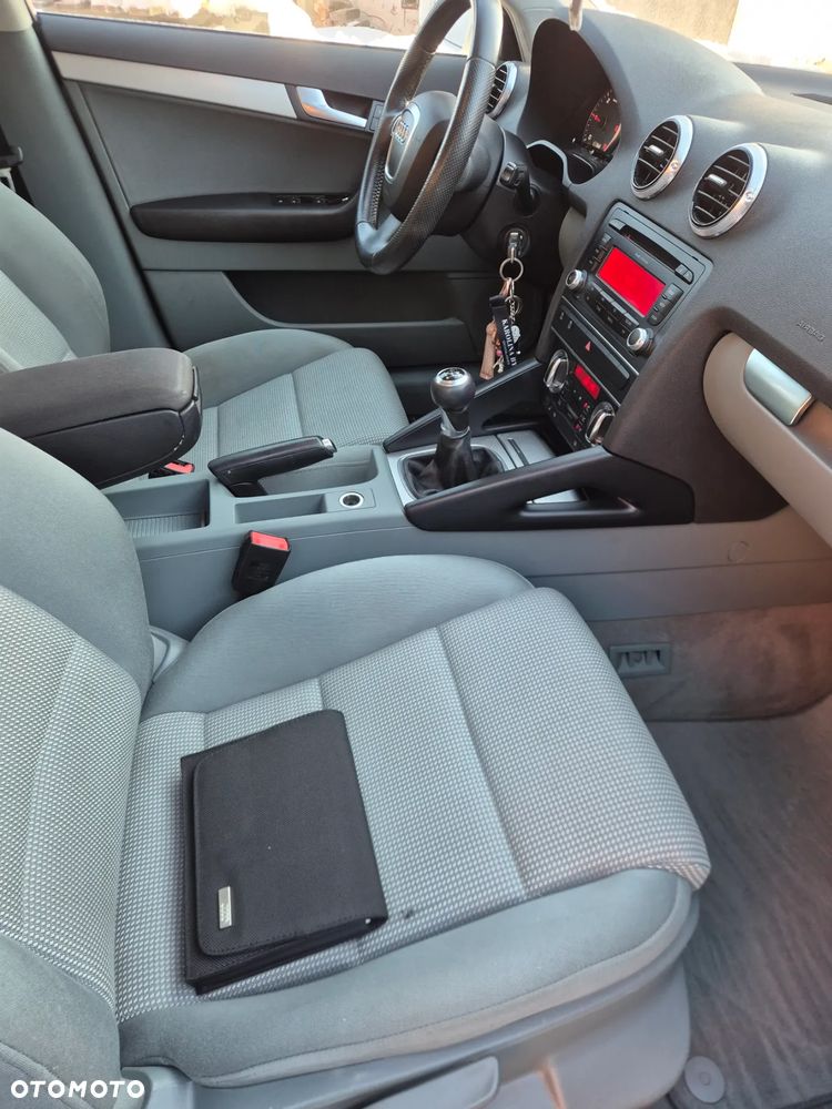 Audi A3 Sportback 2.0 TDI DPF quattro Ambiente - 12