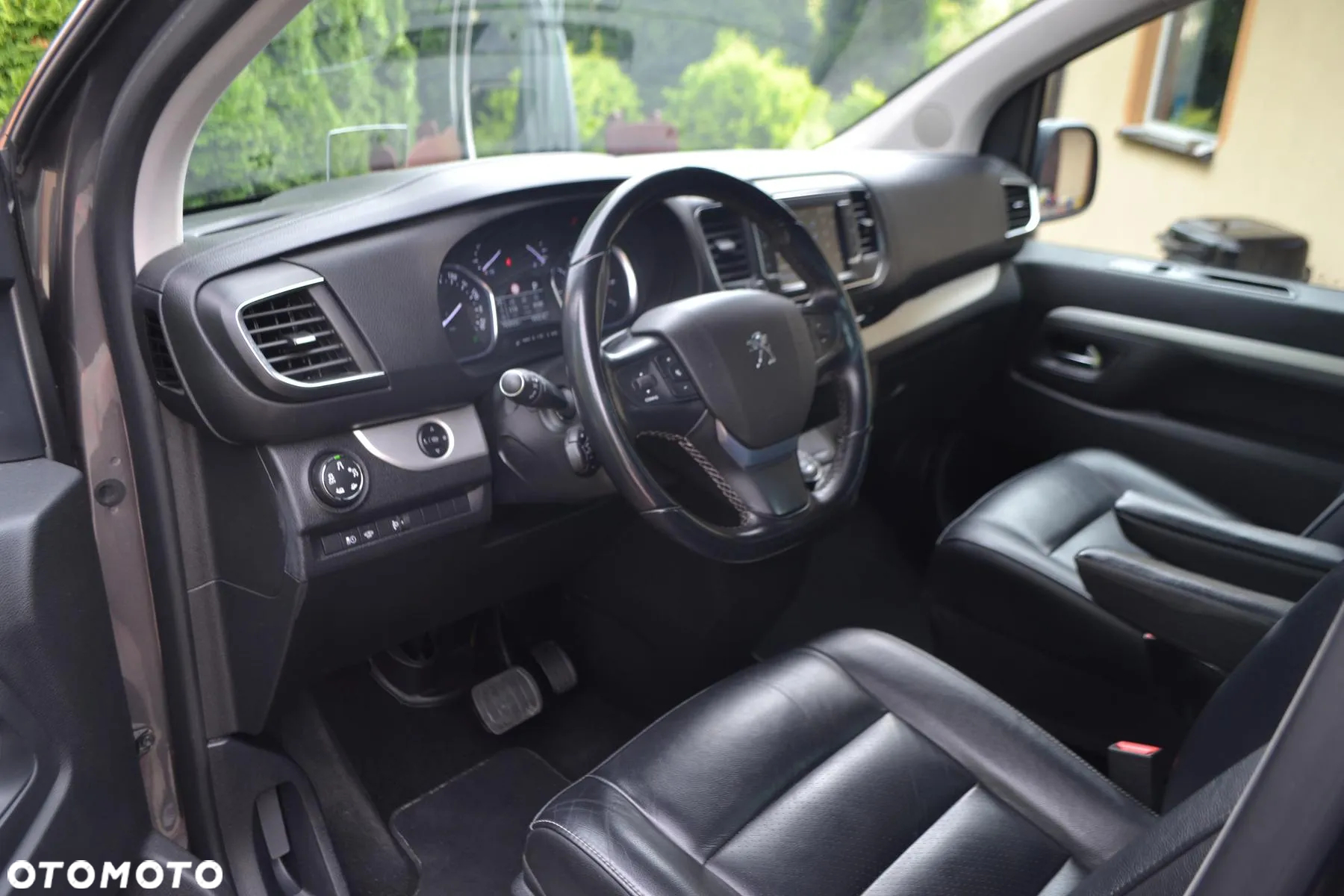Peugeot Traveller 2.0 BlueHDi Long Business Vip - 32