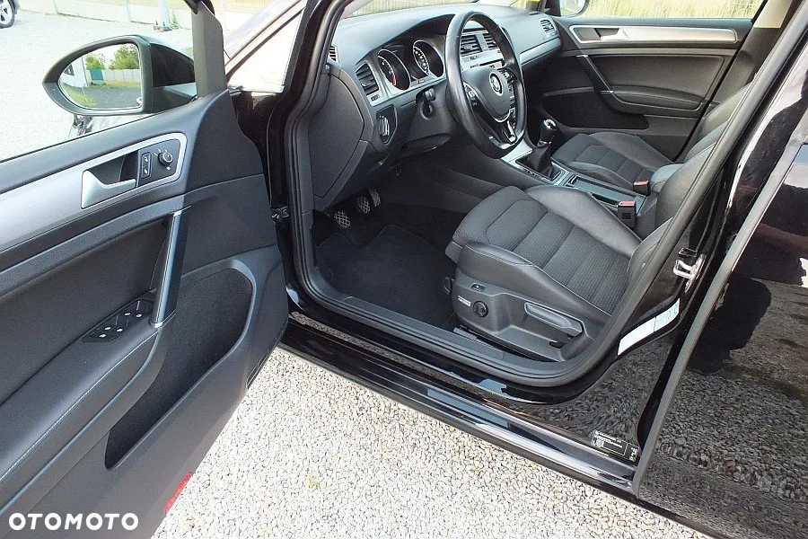 Volkswagen Golf - 8