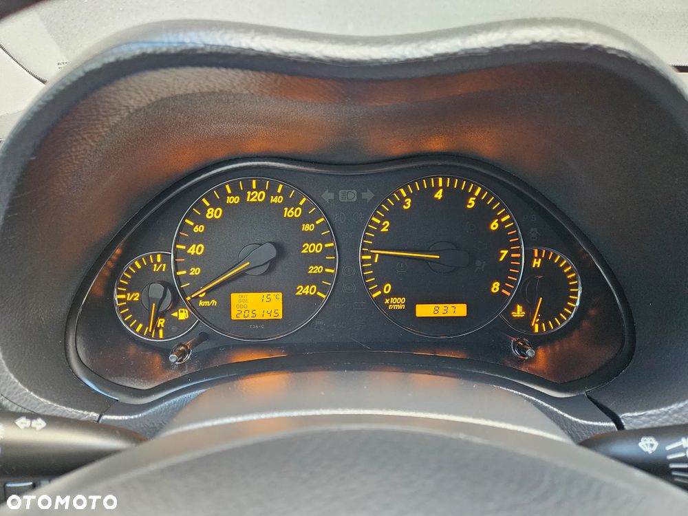 Toyota Avensis - 34
