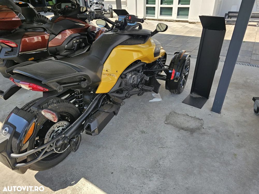 Can-Am Spyder - 4