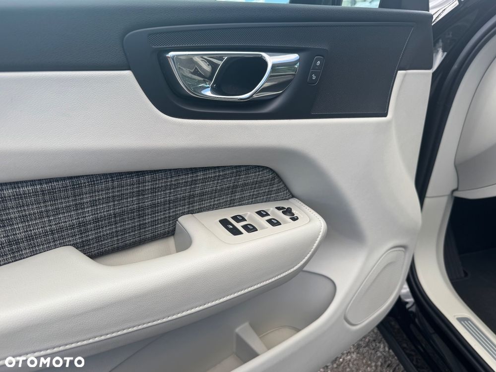 Volvo XC 60 D4 AWD Geartronic Momentum - 20