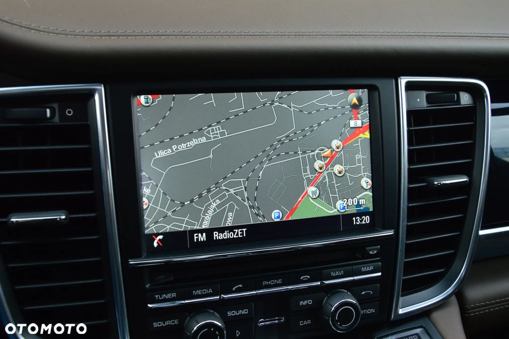 Porsche Panamera 4S - 38