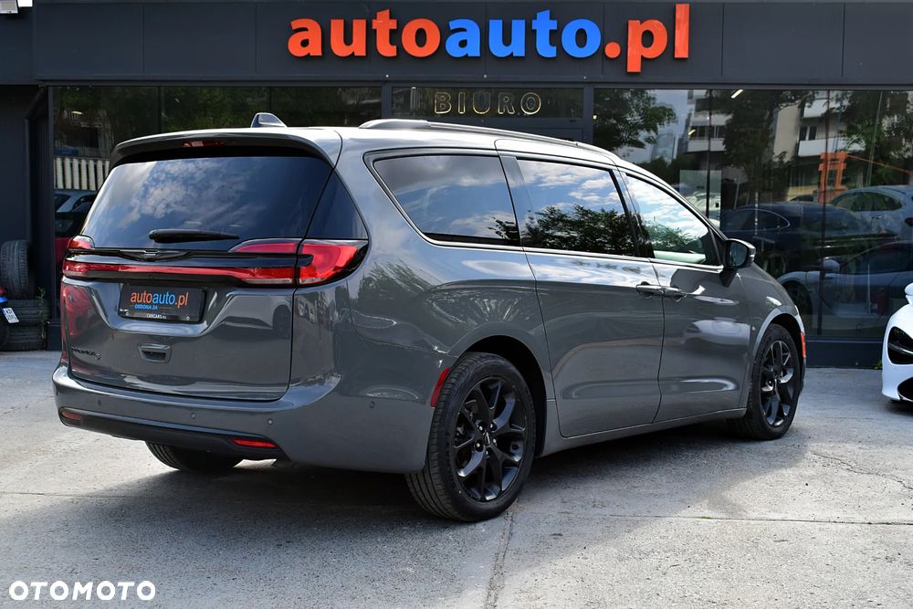 Chrysler Pacifica - 26