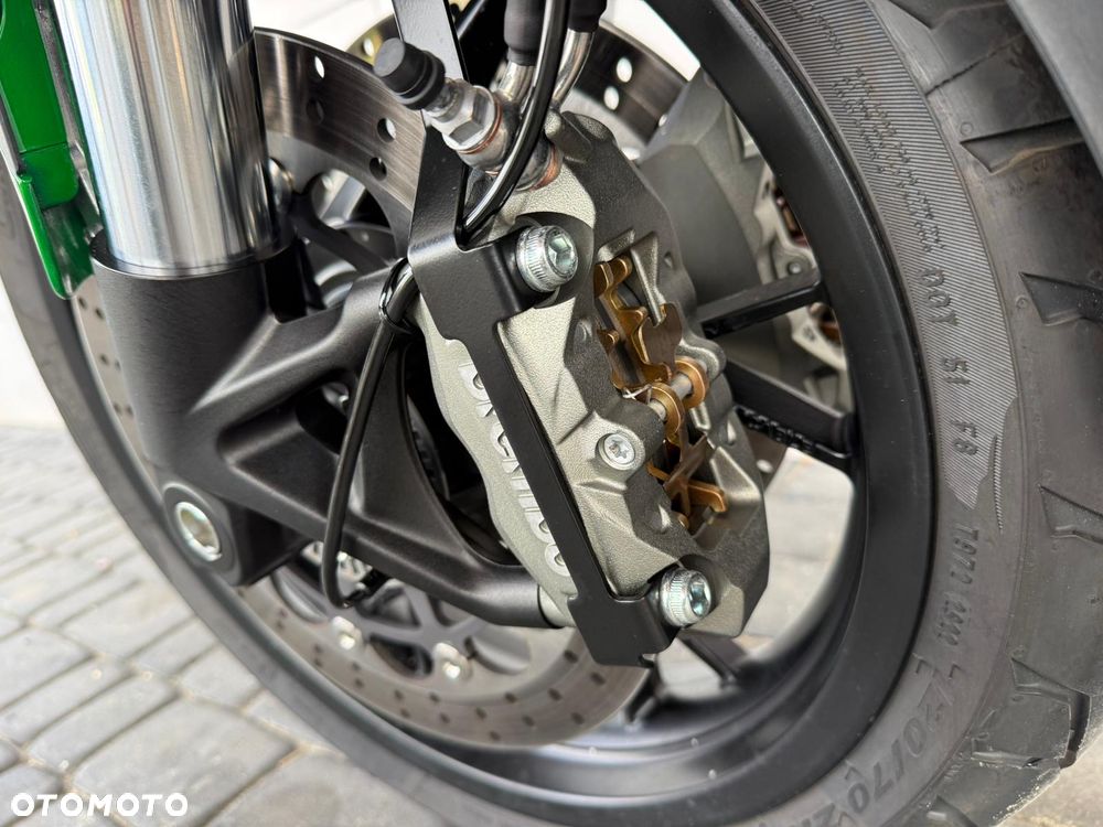 Benelli 752 S - 12