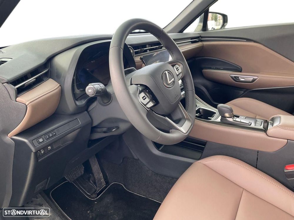 Lexus LBX Elegant - 14