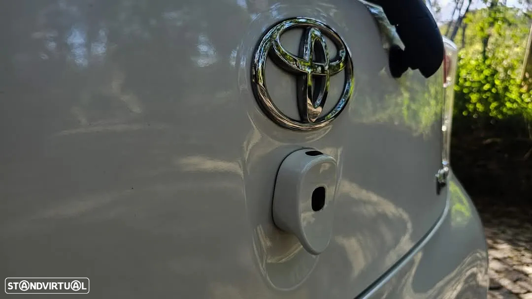 Toyota iQ 1.0 VVT-i Essential+AC - 19