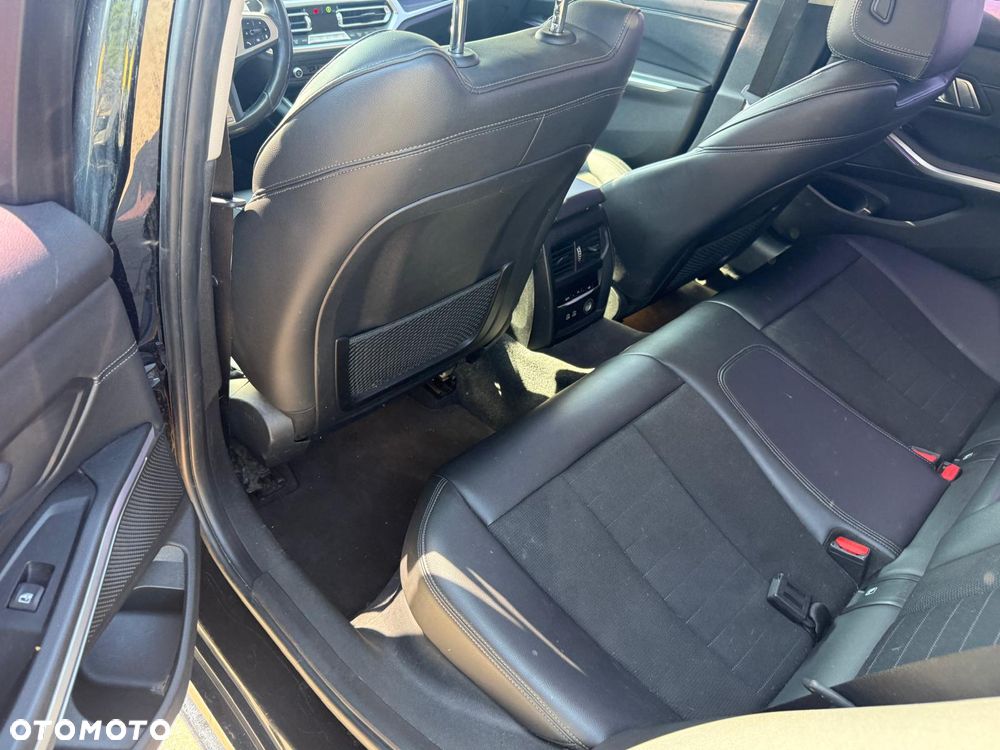 BMW Seria 3 318d - 17