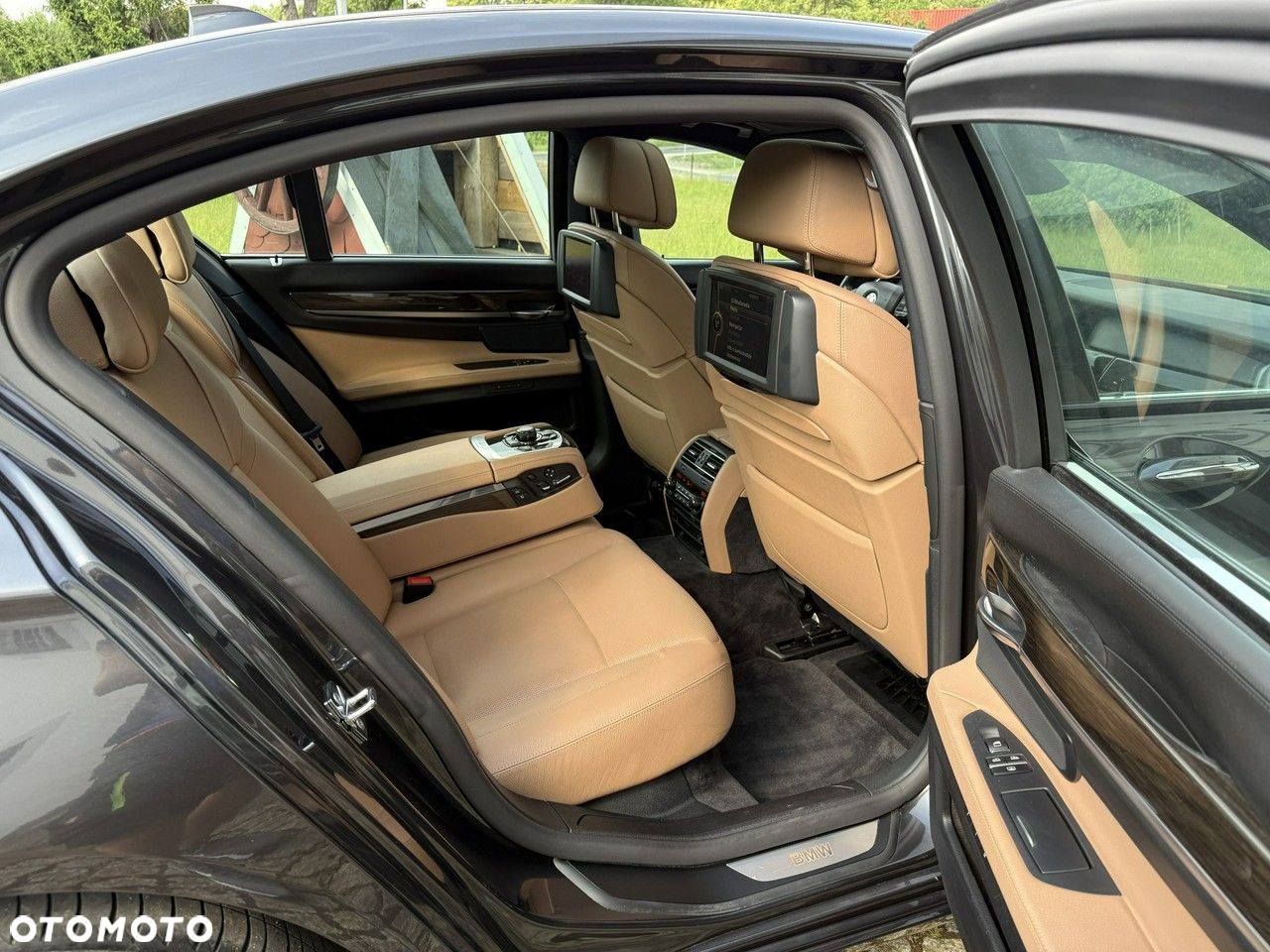 BMW Seria 7 750i - 16