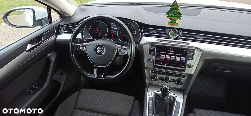 Volkswagen Passat - 19
