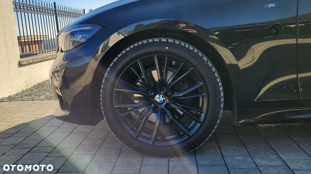 BMW Seria 3 320d xDrive mHEV - 9