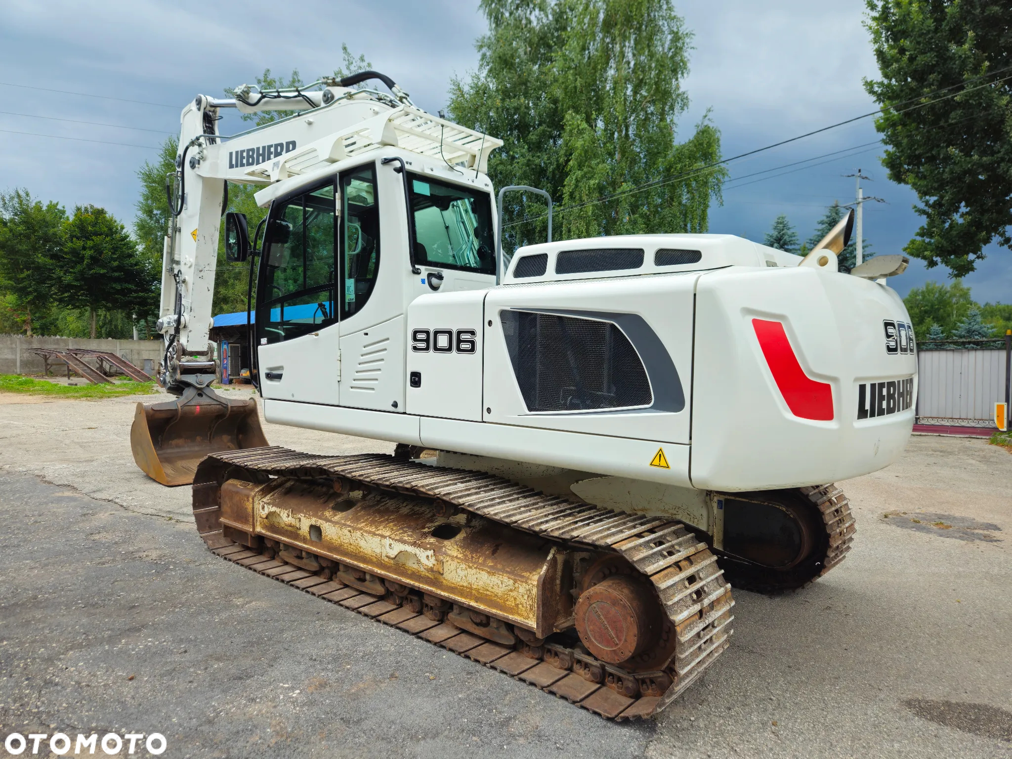 Liebherr R 906 - 10