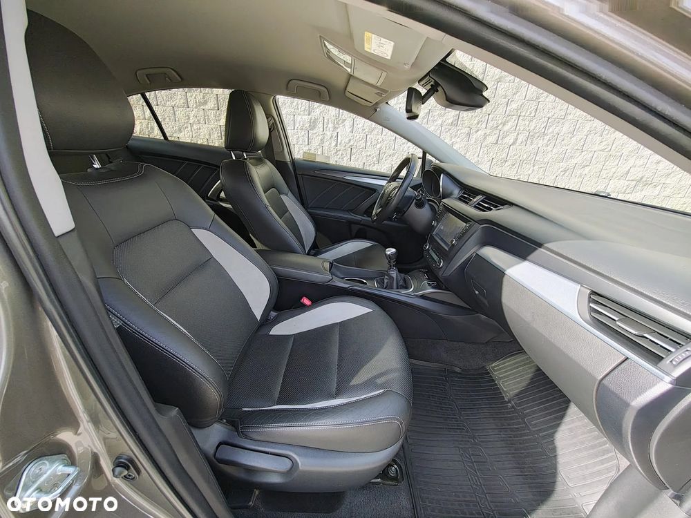 Toyota Avensis 2.0 D-4D Prestige - 13