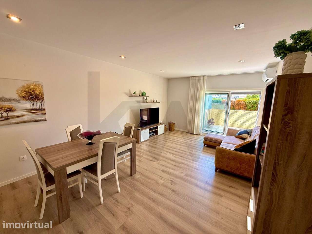 Apartamento T2, renovado, com terraço e suite no Centro de Canelas - P - Grande imagem: 4/25