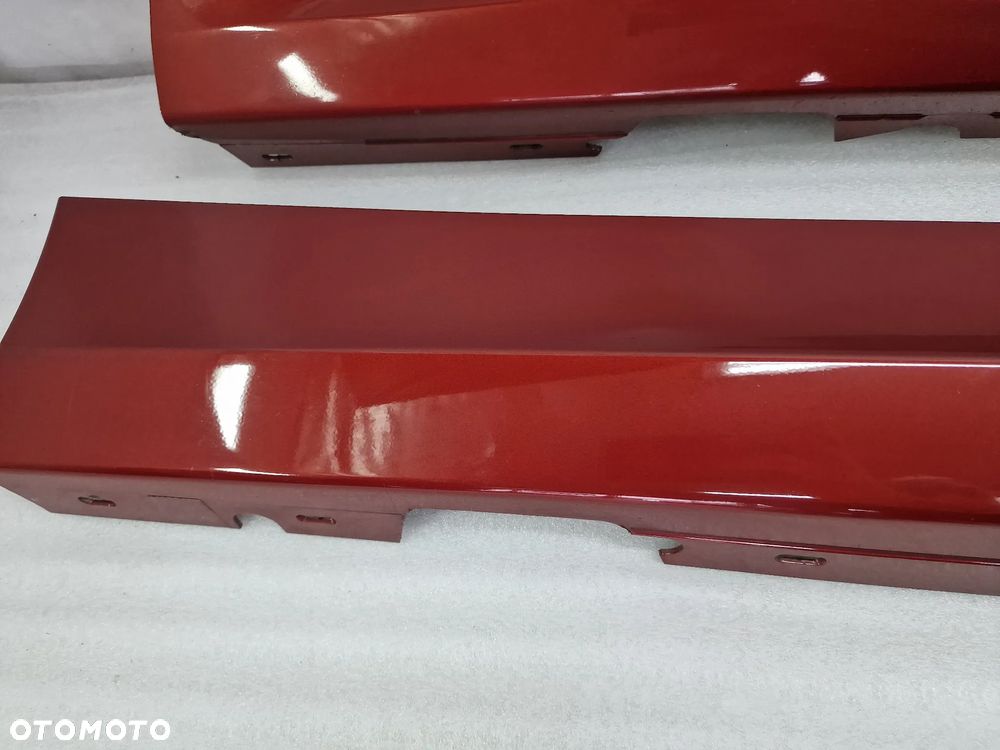 BMW E81 / E82 / E88 06- ŁADNA LEWA / PRAWA LISTWA PROGOWA / NAKŁADKA PROGU , KOLOR SEDONAROT , NR 51777183234 / 7183234 / 5177-7183233 / 7183233 , NR AUKCJI PR405 - 6