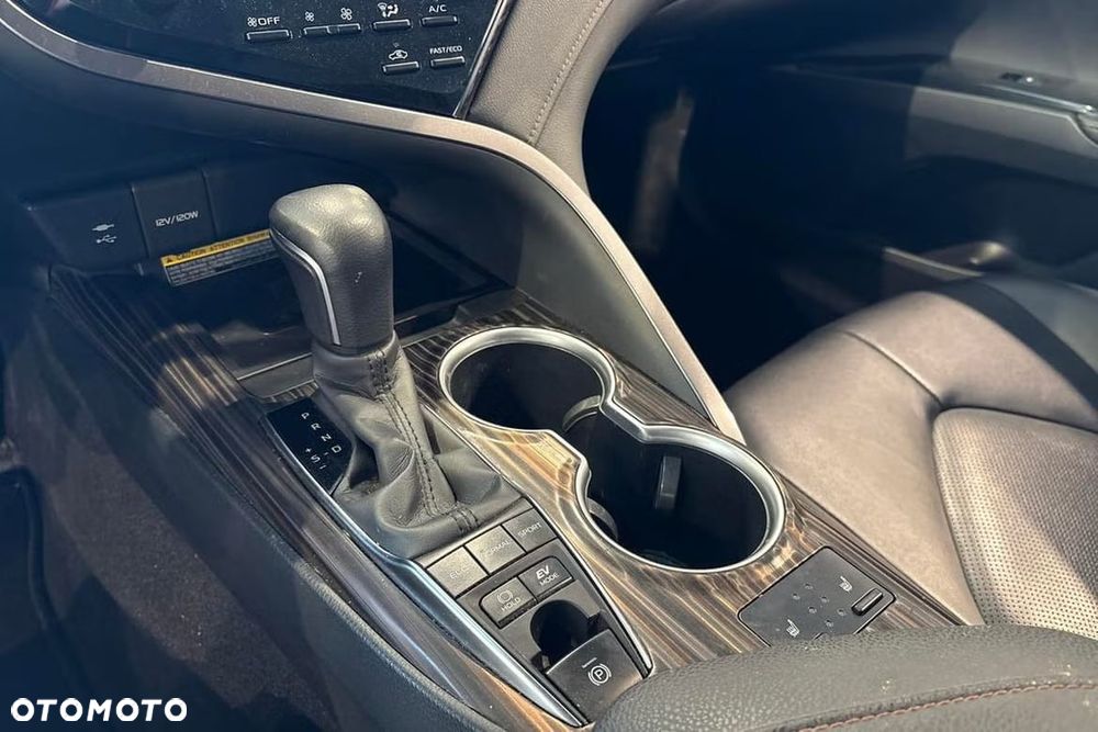 Toyota Camry 2.5 Hybrid Executive CVT - 12