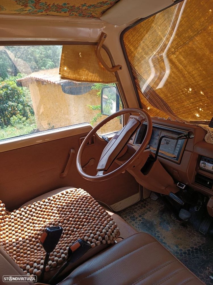 Nissan Urvan - 6