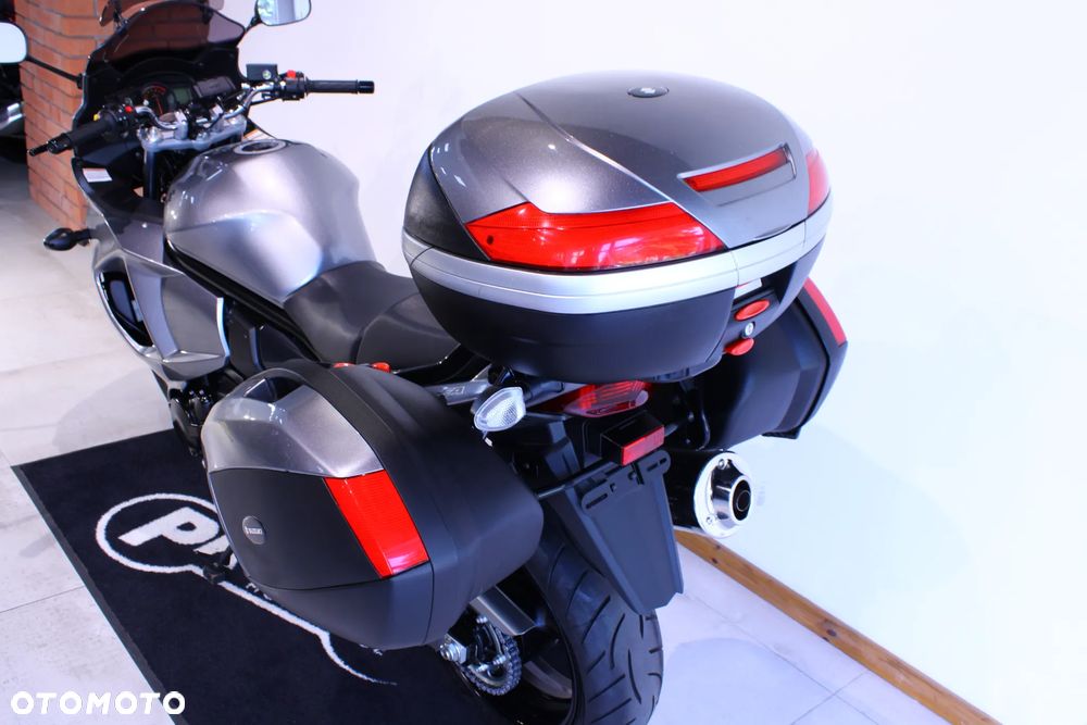 Suzuki GSX - 21
