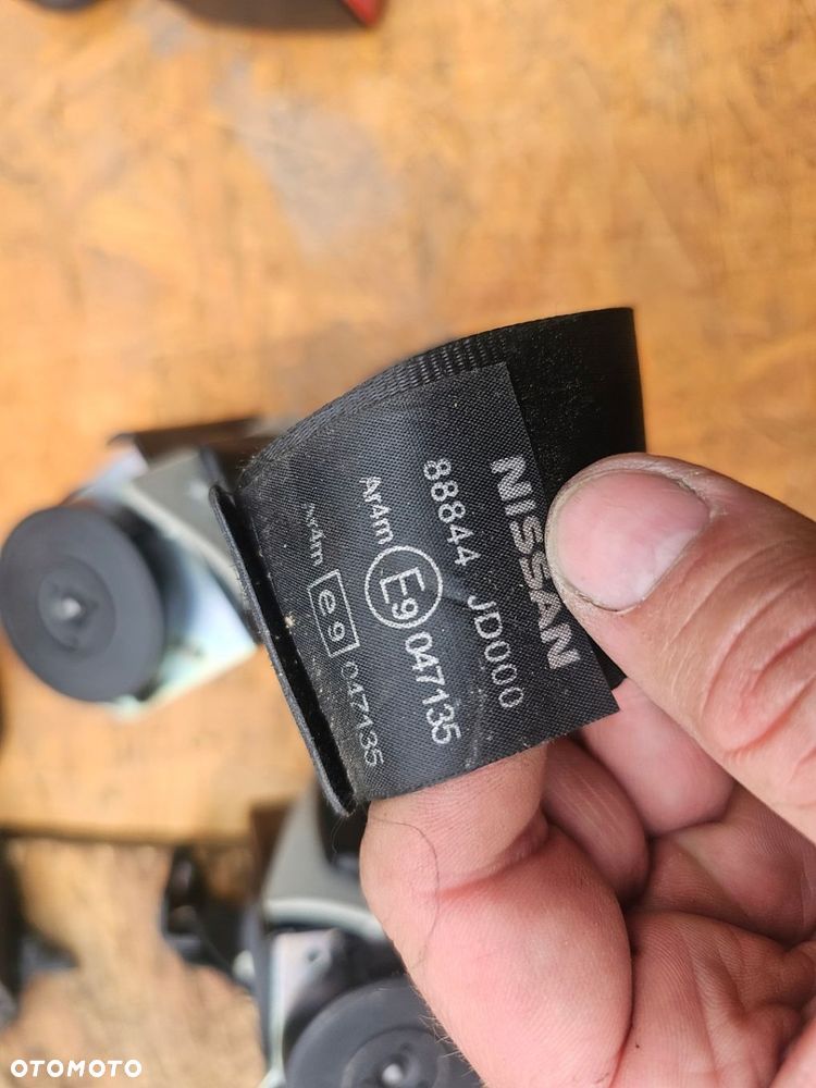 Pas bezpieczeństwa lewy prawy tył komplet 88844JD000 Nissan Qashqai J10 - 2