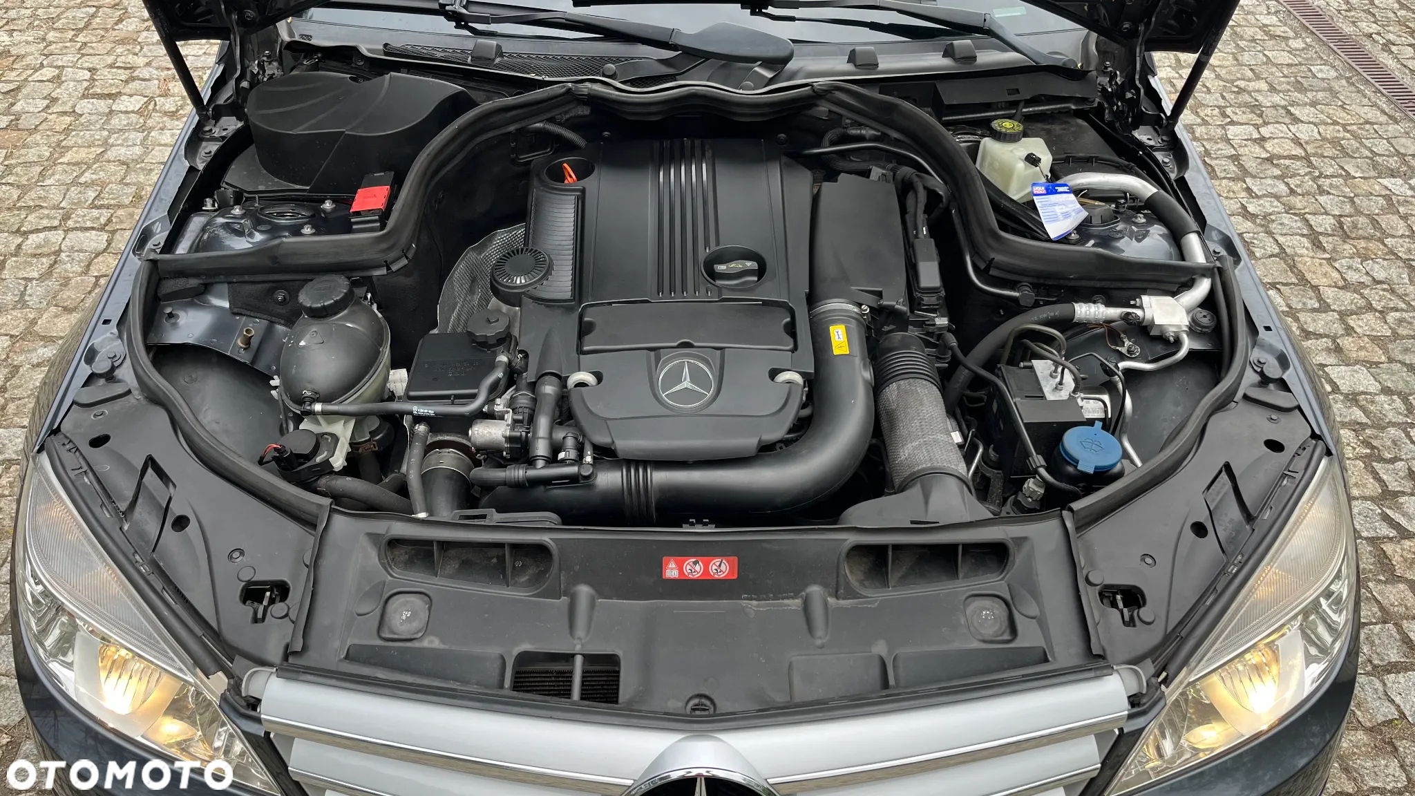 Mercedes-Benz Klasa C 250 CGI T Automatik BlueEFFICIENCY Avantgarde - 22