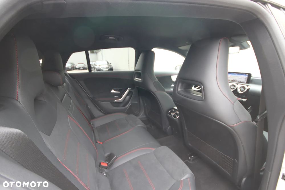 Mercedes-Benz CLA 200 AMG Line 7G-DCT - 22