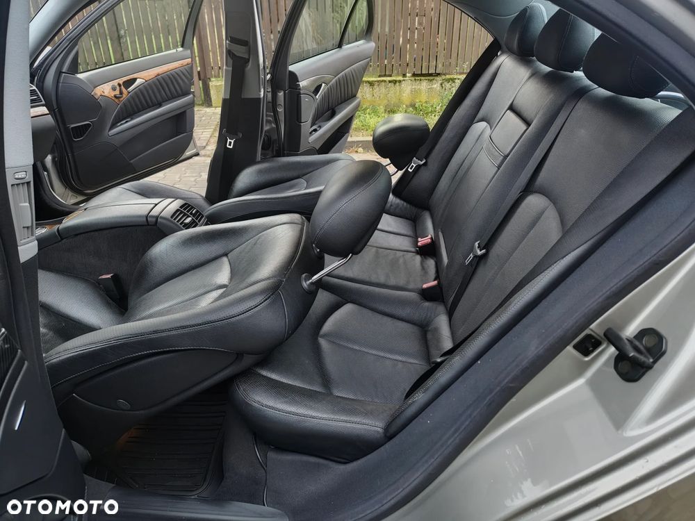 Mercedes-Benz Klasa E 320 CDI T Elegance - 23