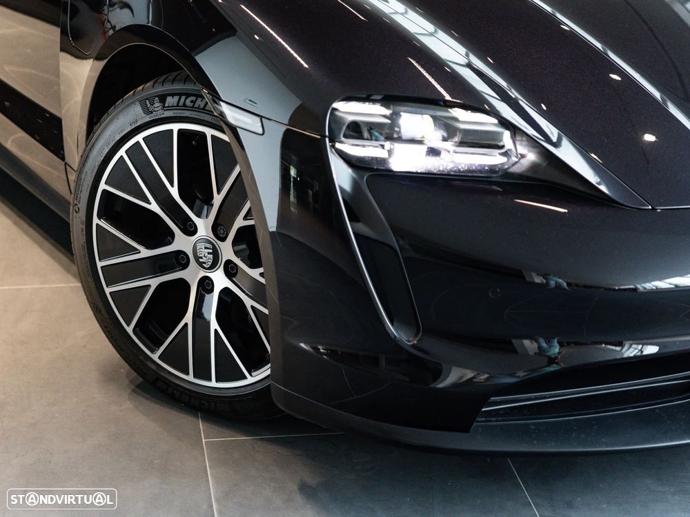 Porsche Taycan Sport Turismo - 18
