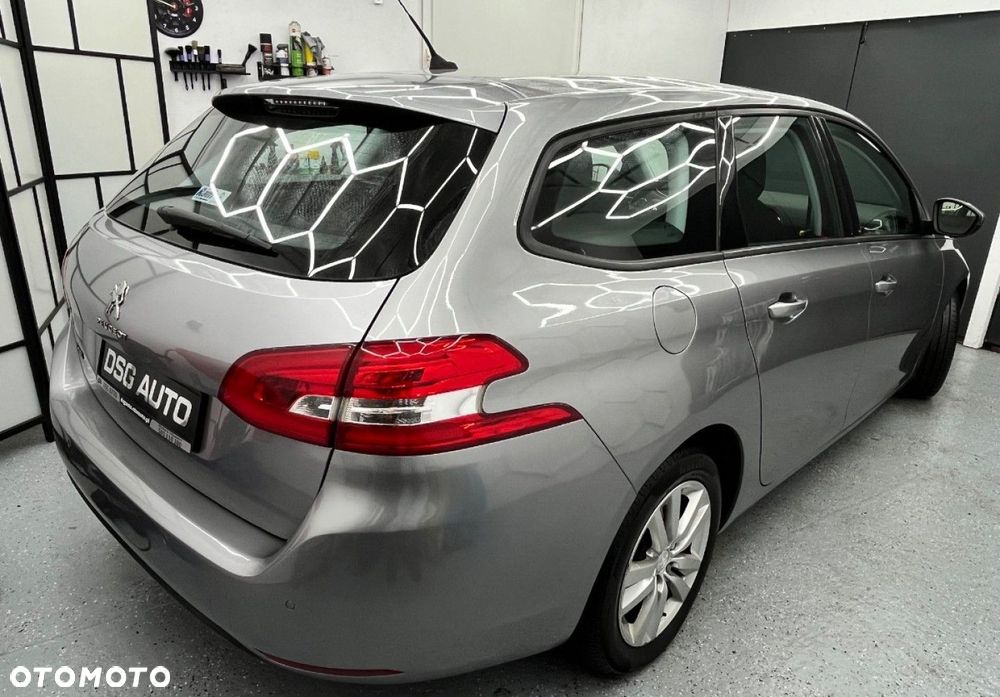 Peugeot 308 - 8