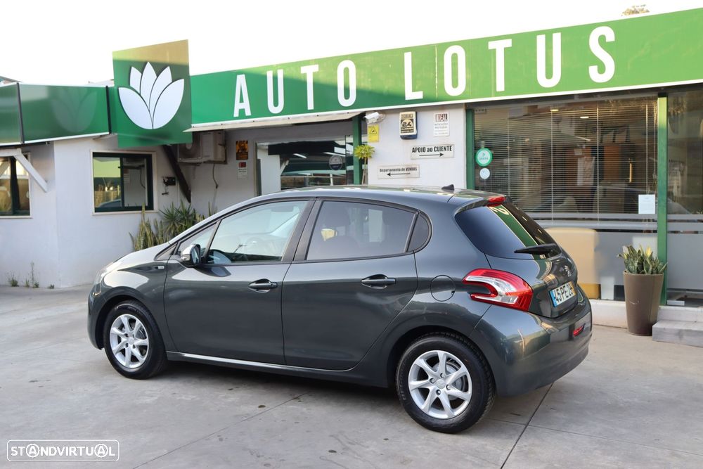 Peugeot 208 1.2 VTi SE Style - 4