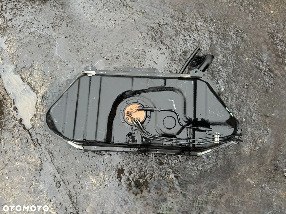 Zbiornik paliwa bak Toyota Yaris Verso 2003r diesel OE - 1