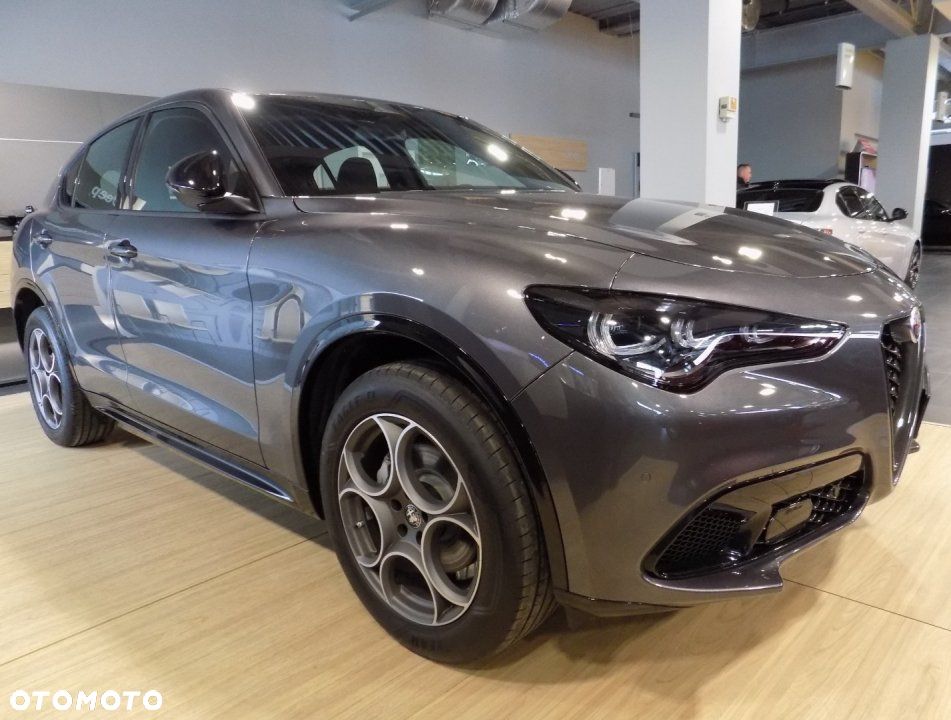 Alfa Romeo Stelvio - 8