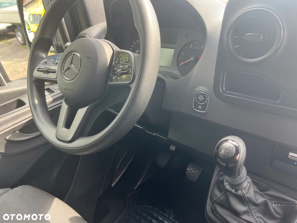 Mercedes-Benz Sprinter - 28