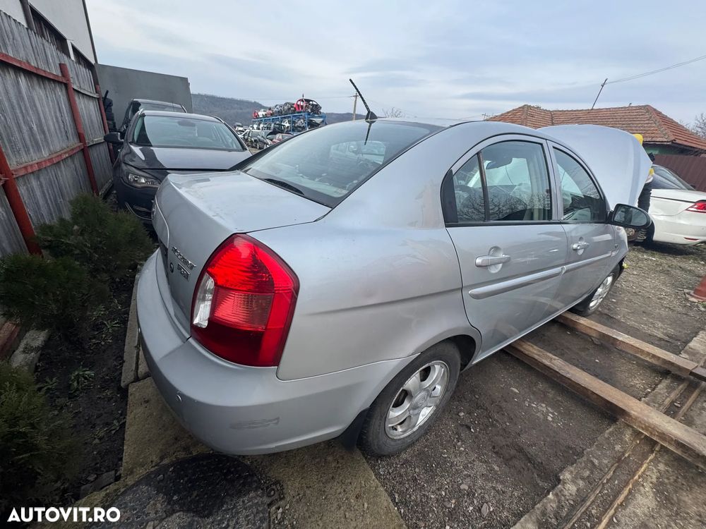 Dezmembram Hyundai Accent 1.5 cdri 2006 - 3