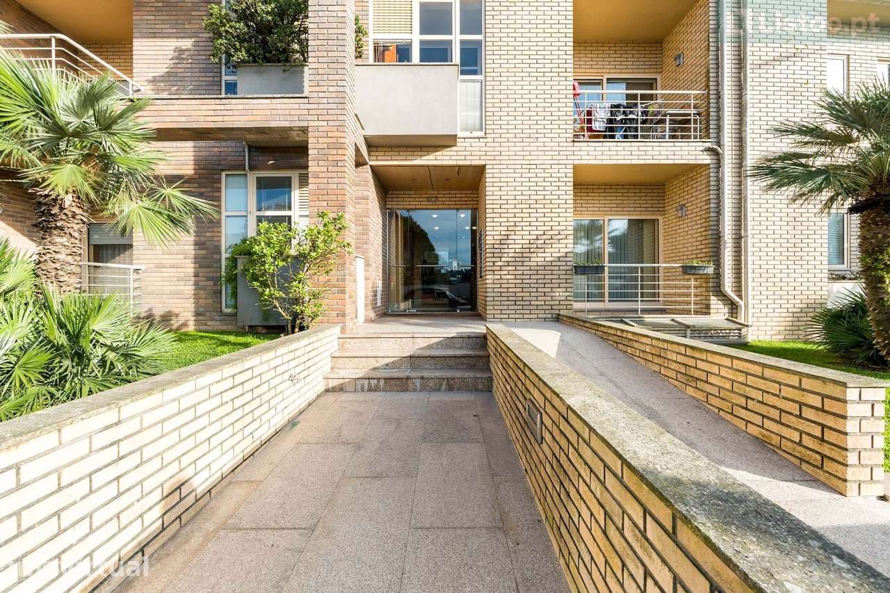 Apartamento T2 Amplo c/ Varanda e Garagem | Canidelo - Grande imagem: 4/26