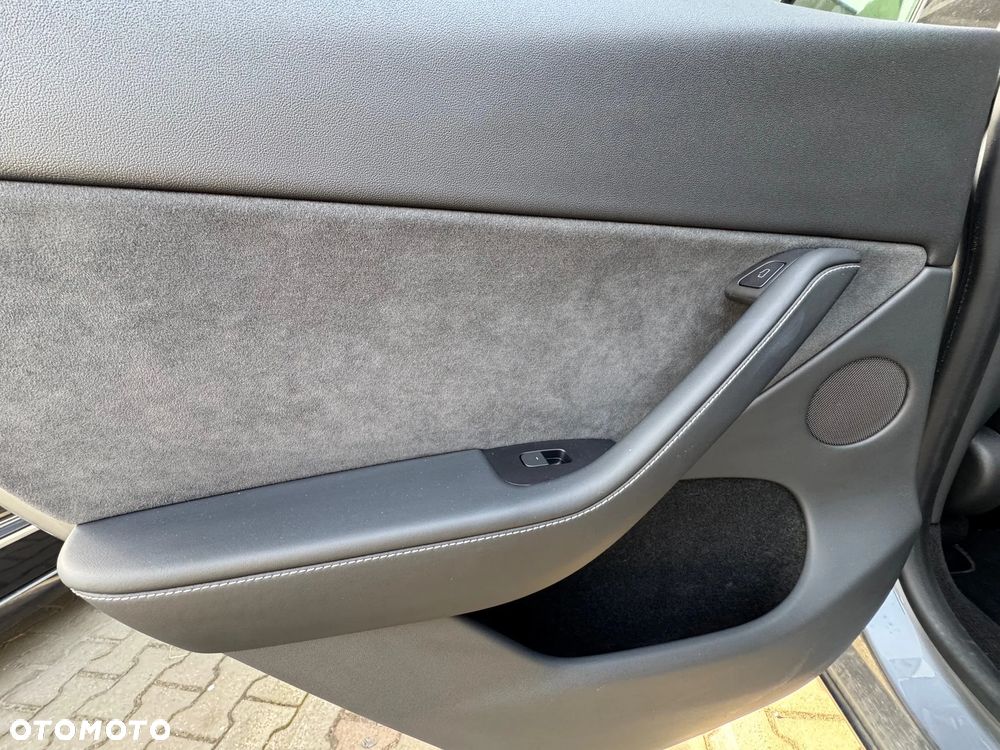 Tesla Model Y Standard - 28