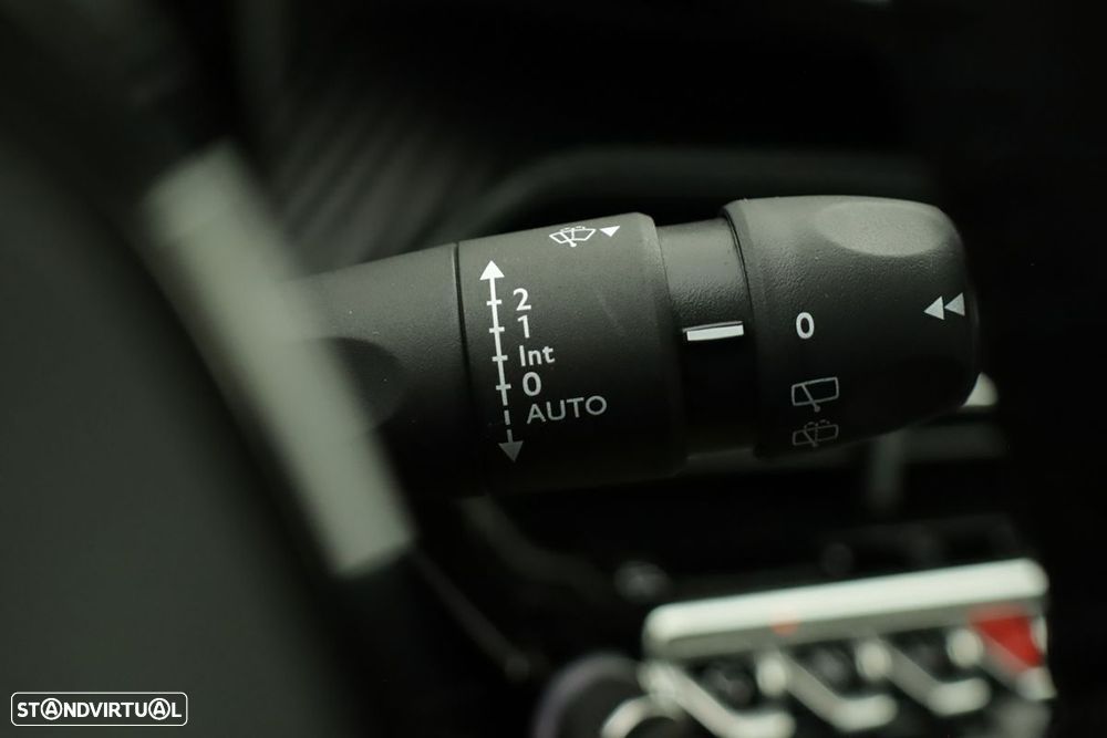 Peugeot 2008 1.2 PureTech Allure - 19