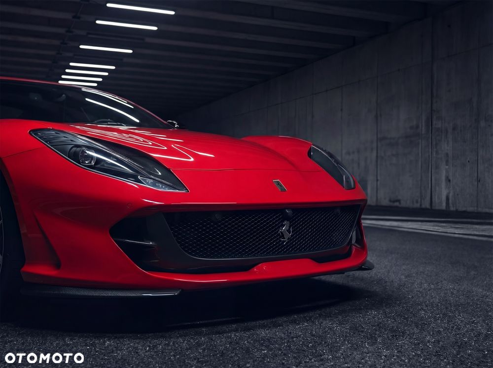 Ferrari 812 Superfast - 6