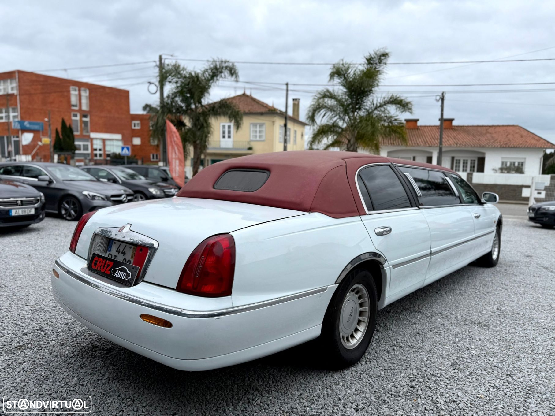 Lincoln Town Car - 15