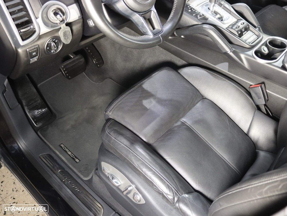 Porsche Cayenne Platinum Edition - 11