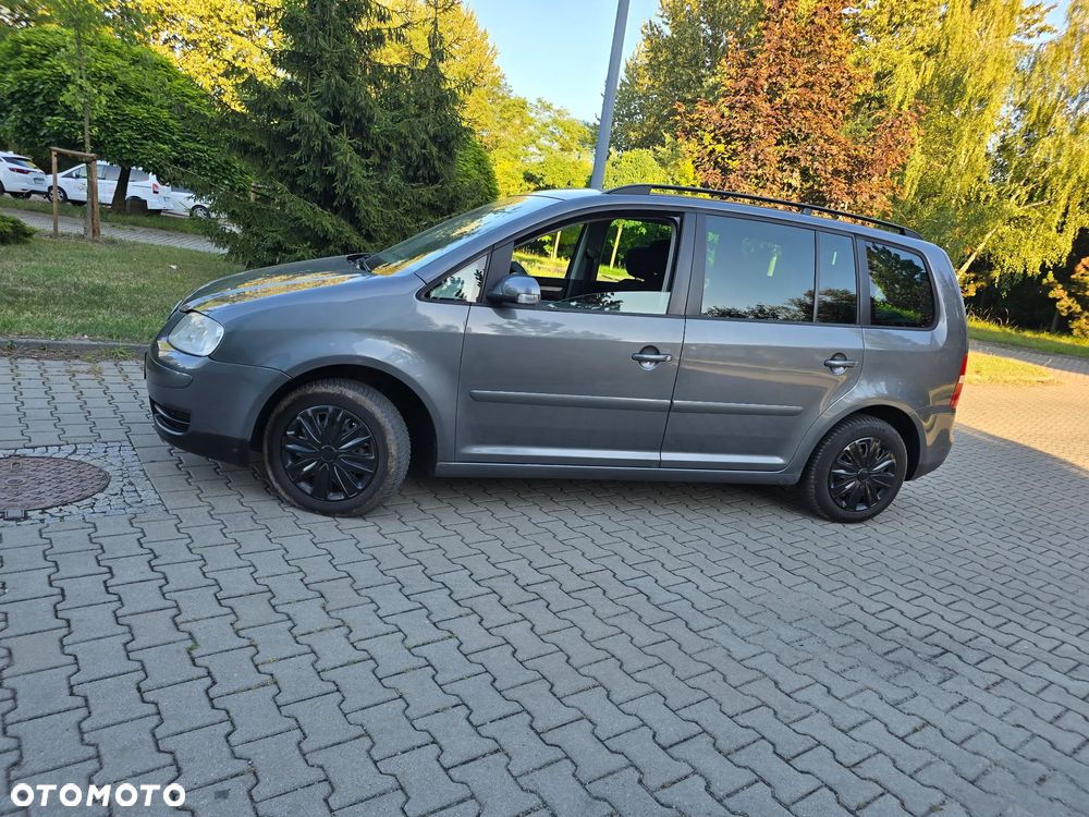 Volkswagen Touran 1.6 FSI - 6