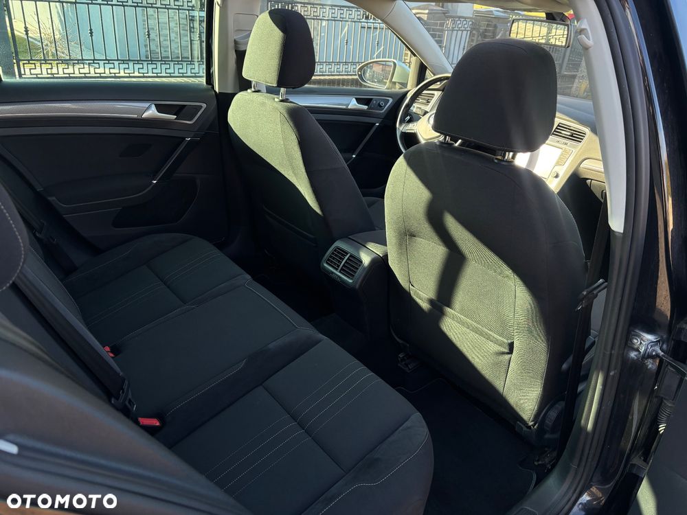 Volkswagen Golf - 21