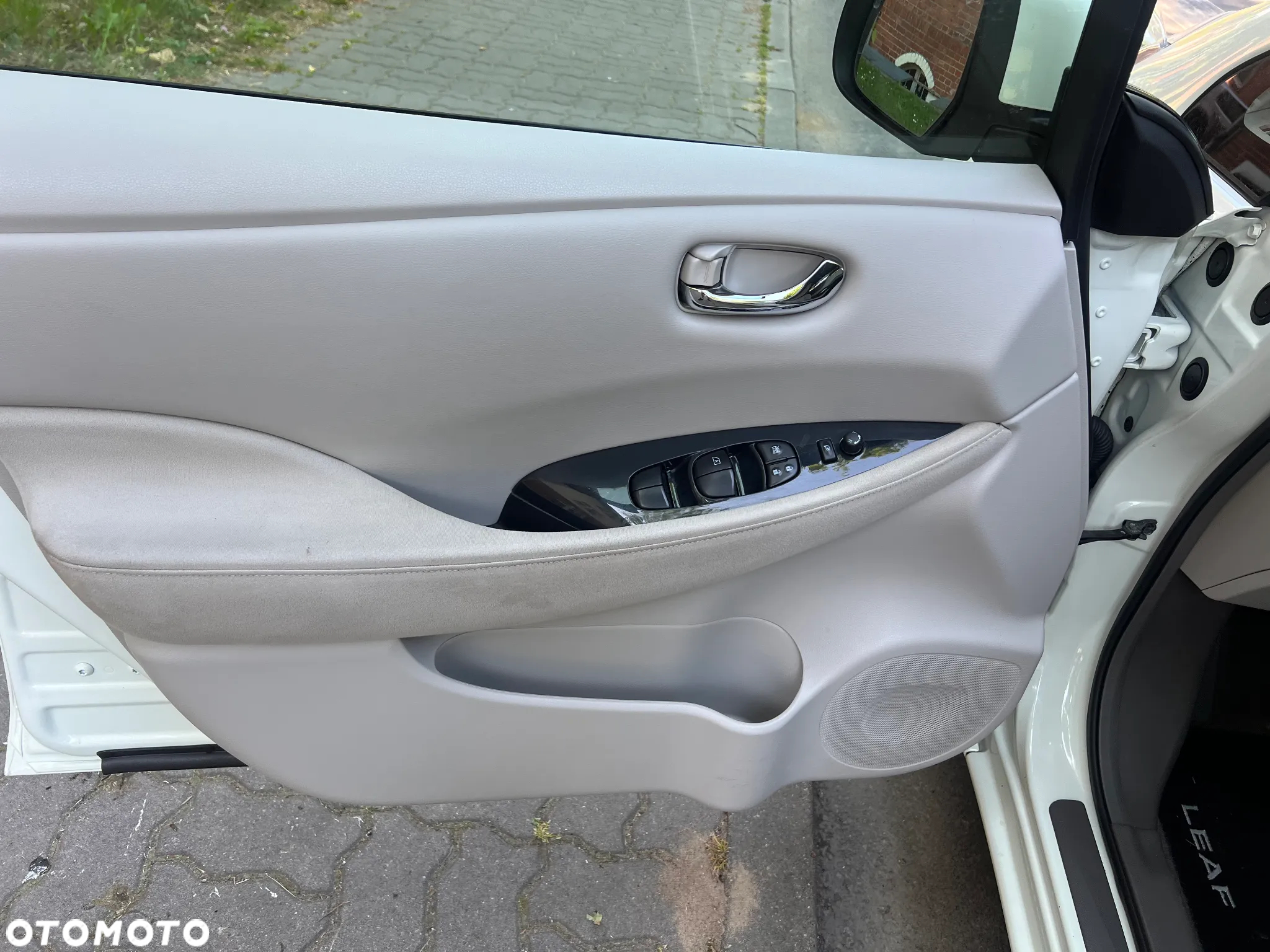 Nissan Leaf 24 kWh (mit Batterie) Visia + - 19