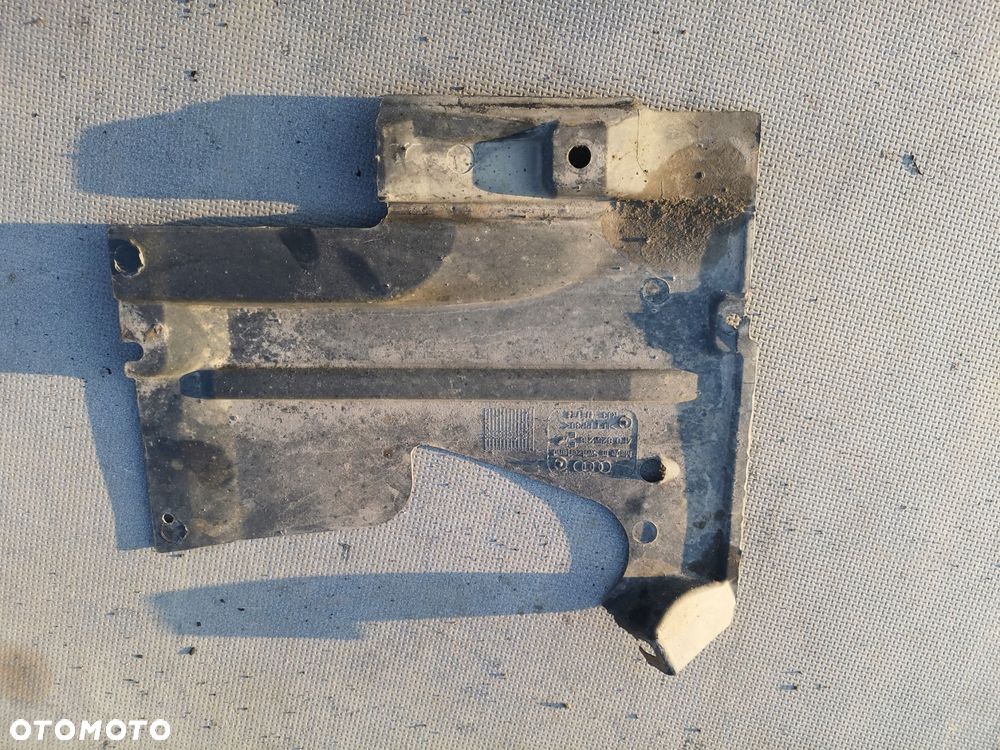 OSŁONA PŁYTA PODWOZIA AUDI A6 C6 PRAWA 4F0825216E - 1