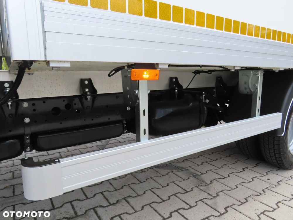 Iveco DAILY 35C16 3.0 HPI Chłodnia 7 E.Palet 3710 mm Dł. WZMACNIANY Agregat Thermo King 0*C Boczne Drzwi Zabudowy DMC 3500 DUŻA Ładowność 1160 Kg Nowe OPONY + Serwis W ASO IVECO Virtual Cockpit Carplay / Android Auto Stan Jak Nowy GWARANCJA Gotowy I Dostępny Polecam - 17