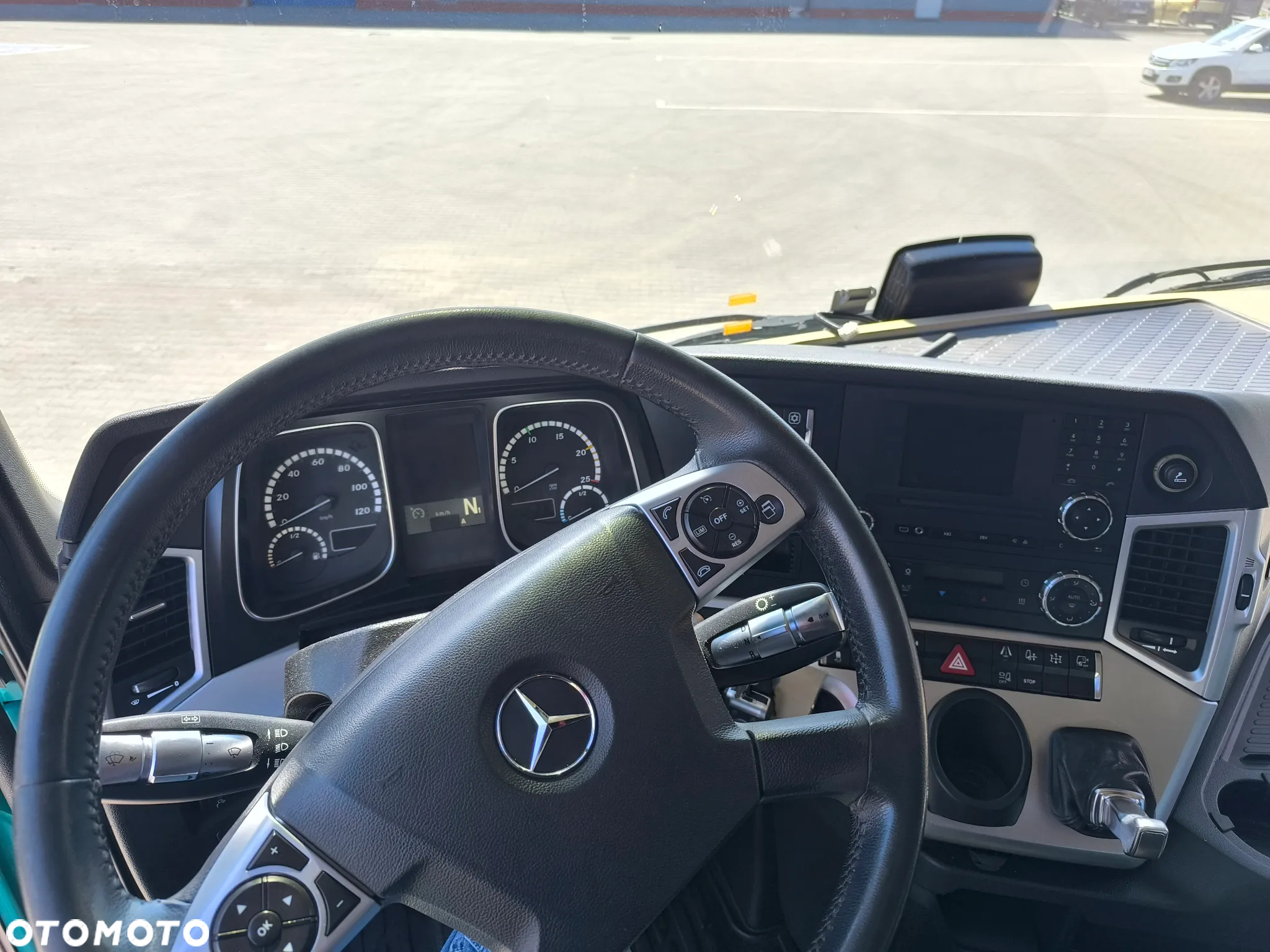 Mercedes-Benz Actros - 11
